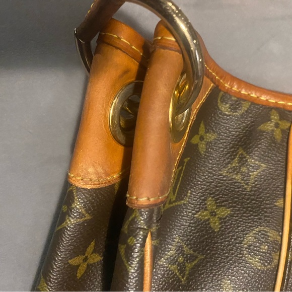 Louis Vuitton Inventeur Handbag - Picture 8 of 11